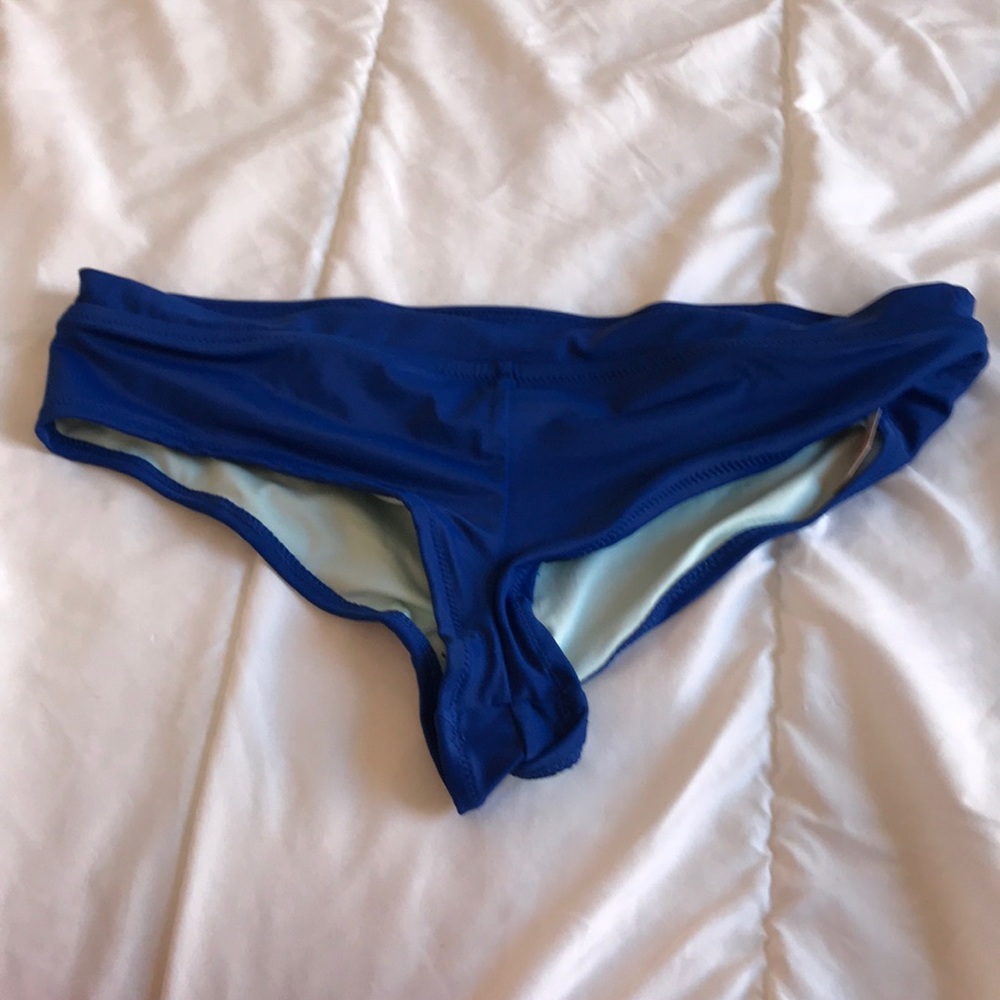 Victoria’s Secret cheeky bikini bottom NWT, large